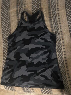 Old Navy Women's Gray & Black Camo Racerback Tank Top active wear size medium M